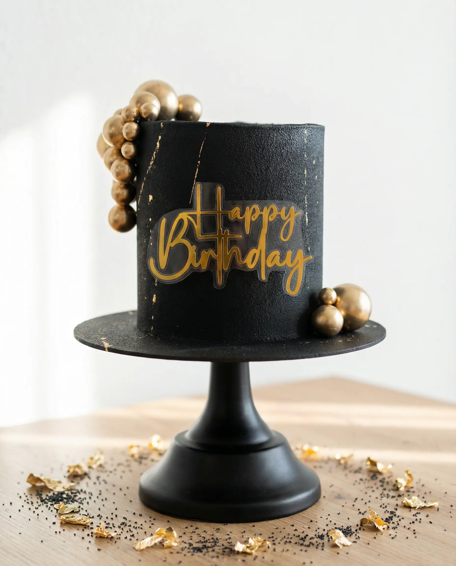 Gâteau d'anniversaire élégant noir et or